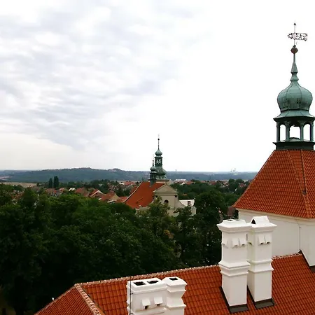 Homestay Podkrovi S Koupelnou Svinarov